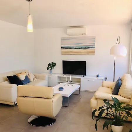 Siriana 101, 001 بينالماذينا